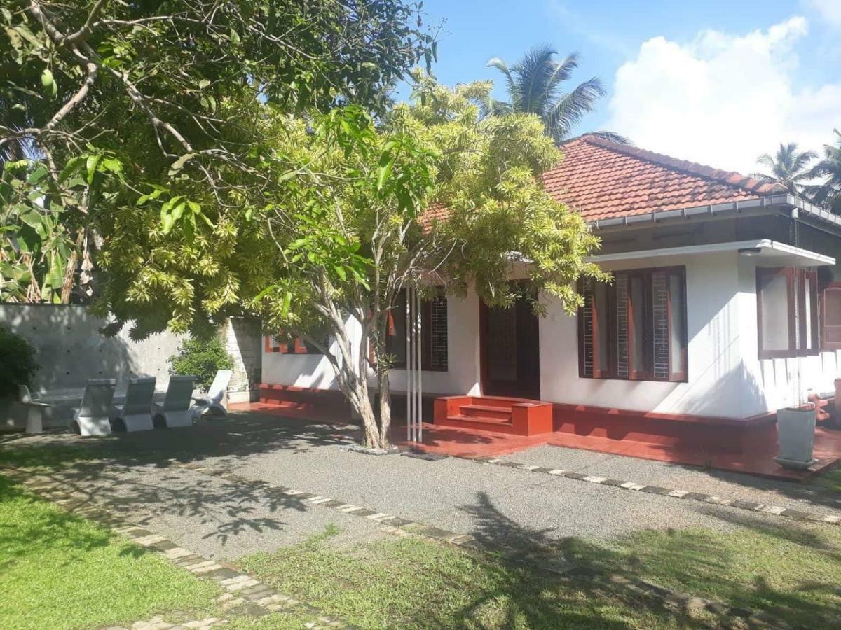 Circus Lagoon Hideaway Bed & Breakfast Dodanduwa Bagian luar foto
