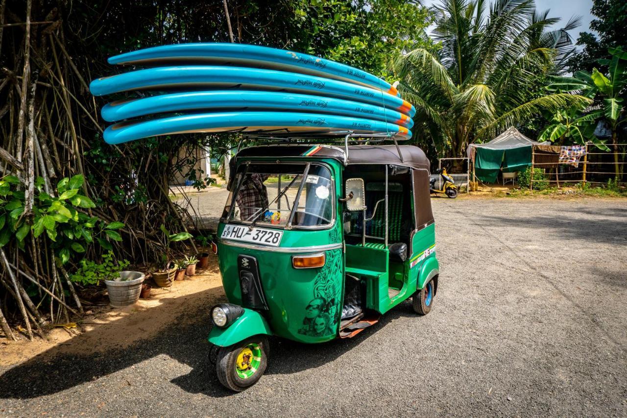 Circus Lagoon Hideaway Bed & Breakfast Dodanduwa Bagian luar foto