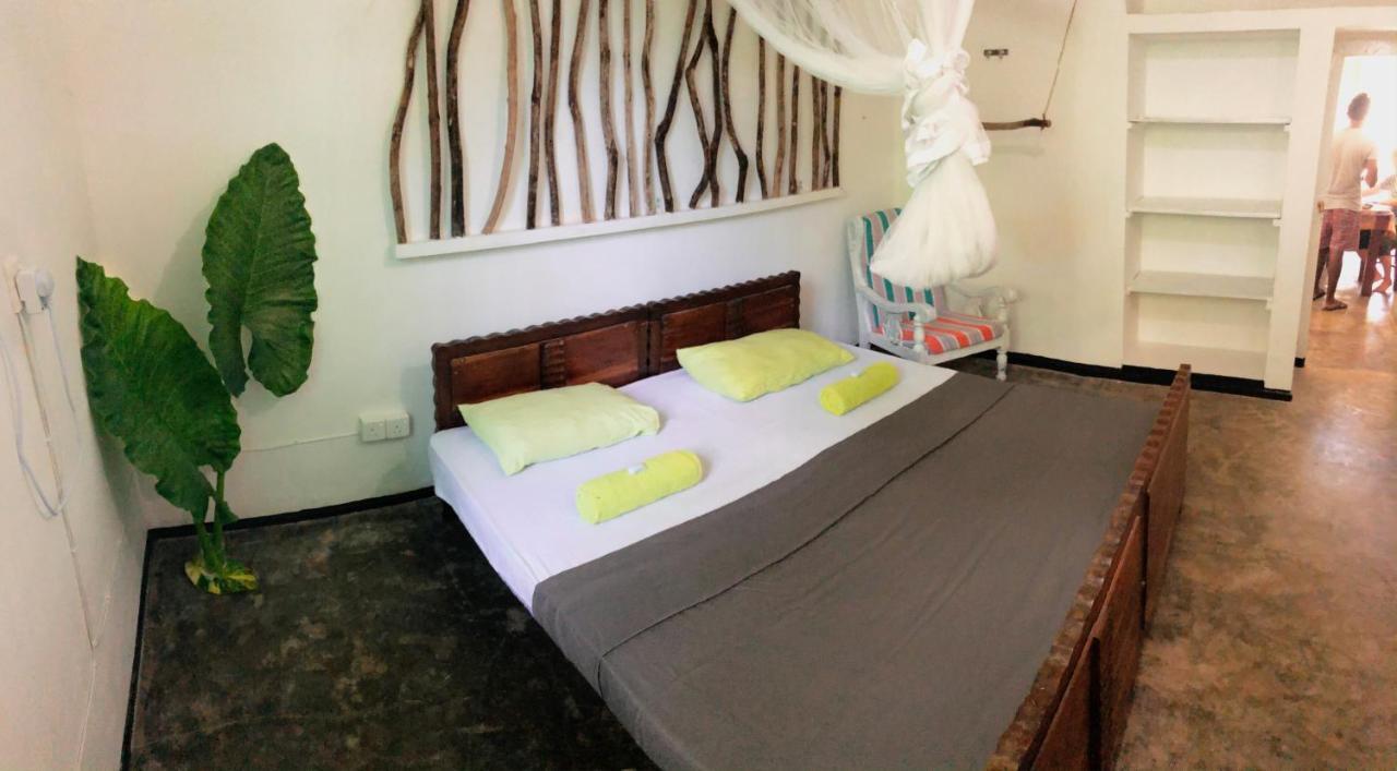 Circus Lagoon Hideaway Bed & Breakfast Dodanduwa Bagian luar foto