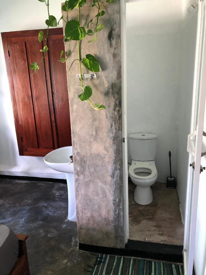 Circus Lagoon Hideaway Bed & Breakfast Dodanduwa Bagian luar foto