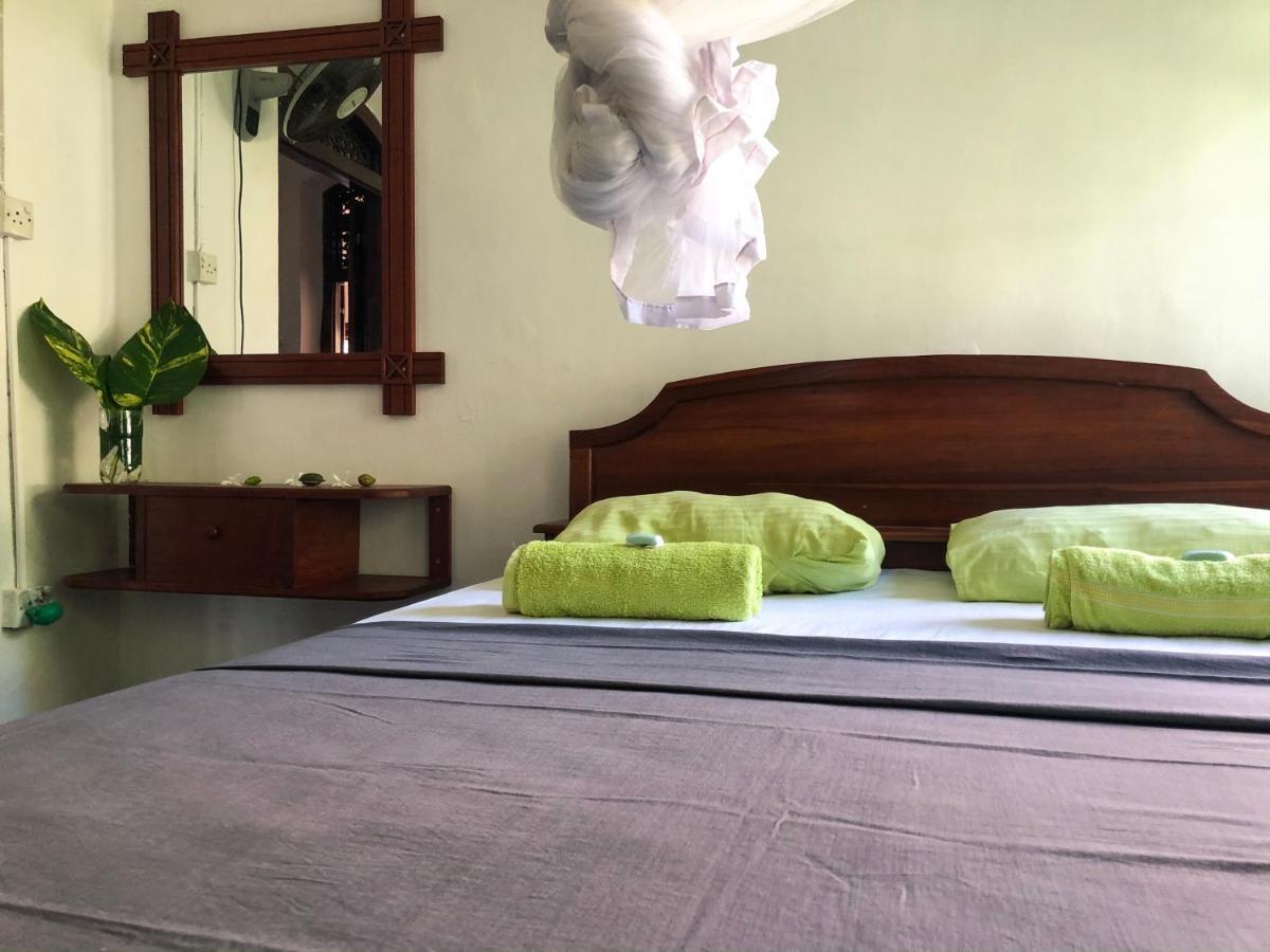 Circus Lagoon Hideaway Bed & Breakfast Dodanduwa Bagian luar foto