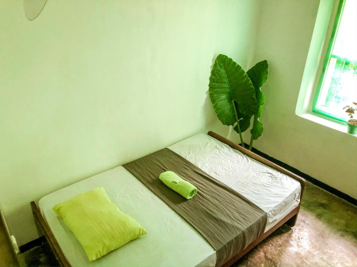Circus Lagoon Hideaway Bed & Breakfast Dodanduwa Bagian luar foto